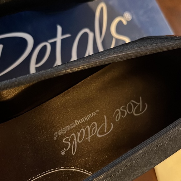 (181) NWT ladies black micro flats by Rose Petals/Walking Cradles. Size 6 1/2 - Picture 7 of 8